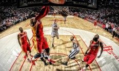 米兰体育官网-灰熊翻盘国王，霍勒迪成为关键先生