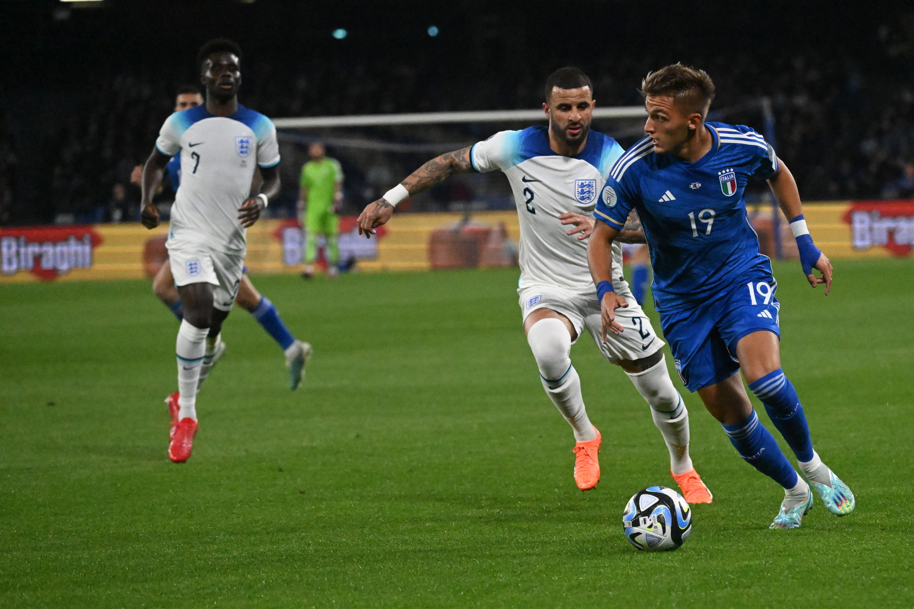 包含意大利队在欧预赛中大胜对手的词条