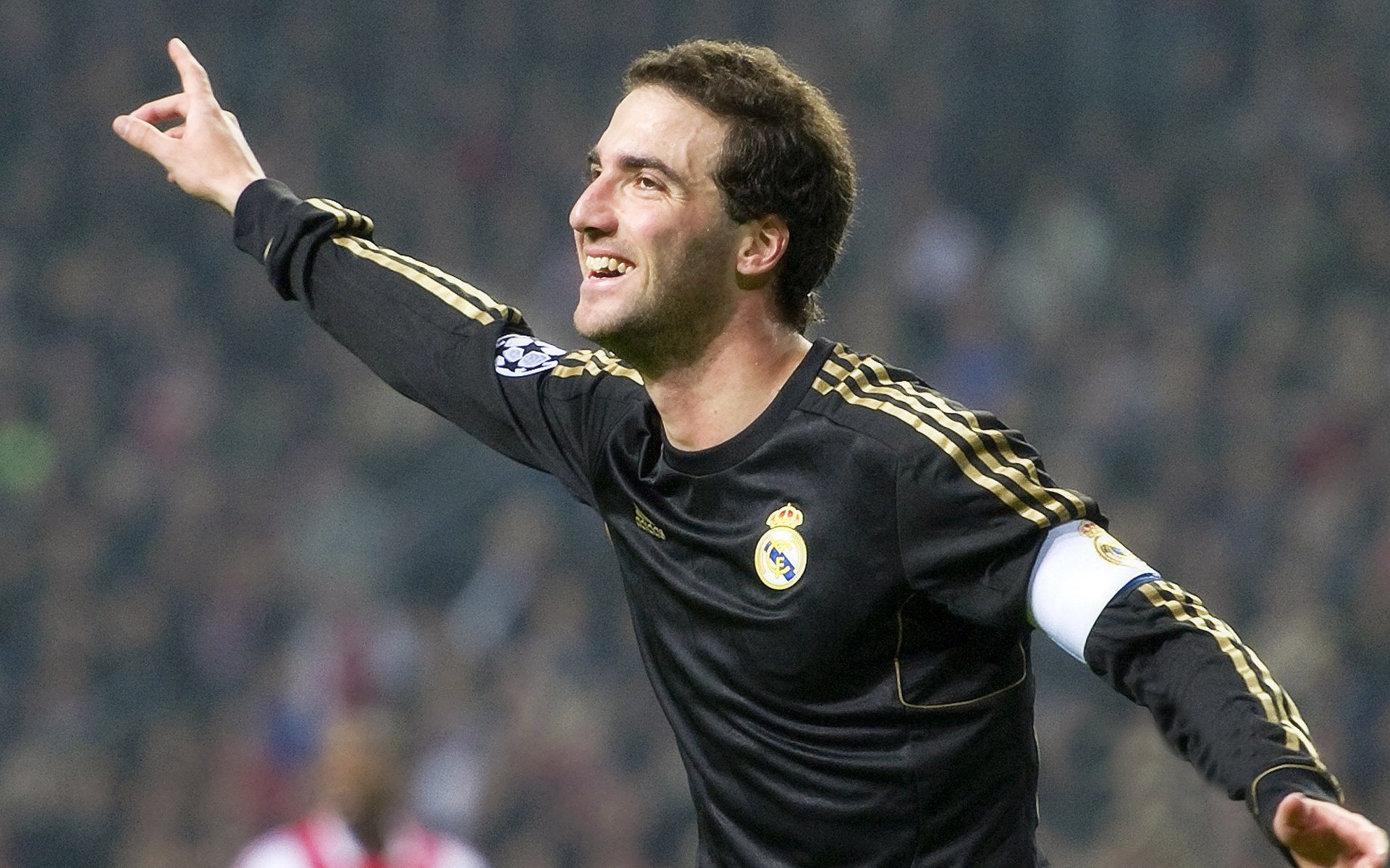 西甲国家德比之夜，皮克关键战从不手软