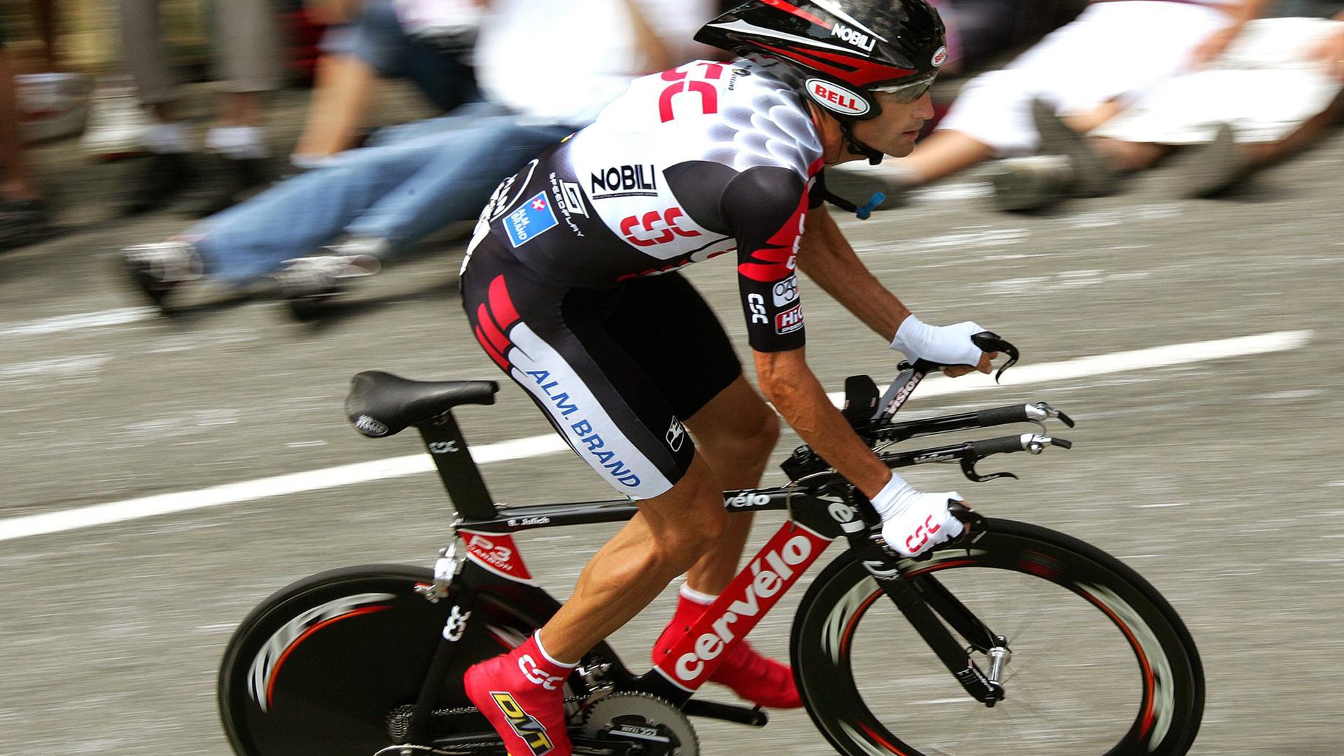 赛道上的艺术,阿斯顿马丁轻取索伯,勒克莱尔以大师风范带队取胜